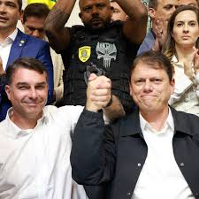Republicanos lança candidatura de Tarcísio em SP, com discurso de Flávio e ausência de caciques
