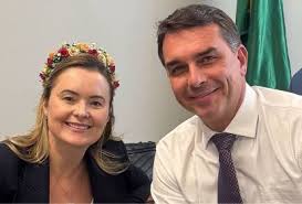 Indicada por Eduardo, Júlia Zanatta se empolga com a ideia de ser vice de Flávio