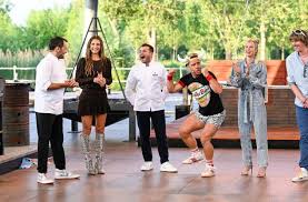 Laura Wontorra: Stiefel-Look begeistert bei 'Grill den Henssler'!