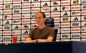 Após decisão de Filipe Luís, Pedro se despede do Flamengo durante o Carioca 2026