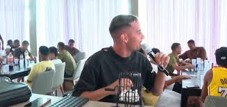 Com Thiago Galhardo e "portas abertas", Feira FC busca sucesso no campo e na internet