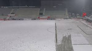 Se întâmplă în România! Imagini uluitoare: zăpadă uriașă pe teren la meciul din Cupa României!