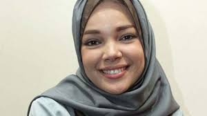 Hasil gambar untuk bugil telanjang NAJWA SHIHAB indonesia presenter tv