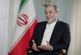 عراقچی: همه 400 کیلو اورانیوم 60 درصدی زیر آوار است و ما قصدی برای خارج کردن آن ها از زیر آوار نداریم