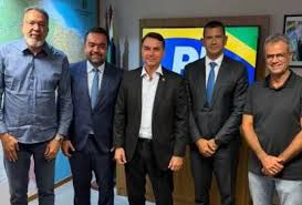 Ação da PF abre nova crise para a campanha de Flávio Bolsonaro