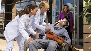 „In aller Freundschaft“ heute: Tims Leiden sorgen für Rätsel