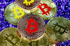 Bitcoin sobe para US$ 63 mil após inflação desacelerar nos EUA