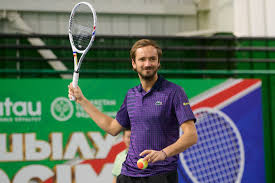 Daniil Medvedev Focuses on Details as Indoor Swing Begins
