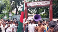 At least 15 injured in clash with cops, protesters besiege Patiya Police Station