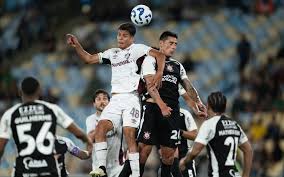 Corinthians recua em renovação com lateral-esquerdo: 'Está parada'