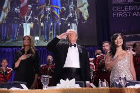 Complotdenkers maken overuren na schietpartij rond Donald Trump: ‘Alles in scène gezet’