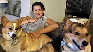 Casal que viaja cuidando de pets vive de aluguel gratuito e economiza R$ 7 mil