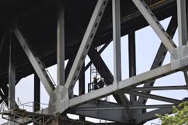 Panamá reabre parcialmente el puente sobre el Canal tras el incendio que dejó un muerto