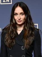 Sophie Turner stuns with dramatic hair transformation