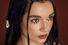 Poppy estreia no Rock in Rio mostrando versatilidade, mas com show morno