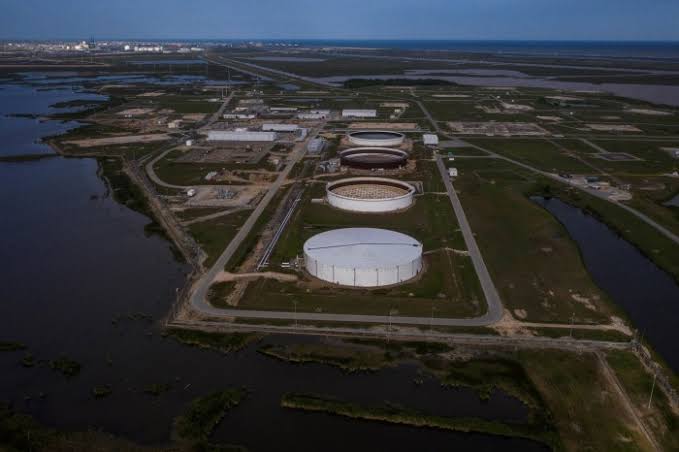 Trump plans to use Venezuelan oil via private company deal to refill Strategic Petroleum Reserve; move is no quick fix for gas prices