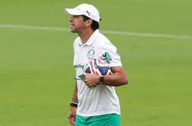 Abel deve repetir escalação do Palmeiras para evitar marca indigesta contra o Corinthians