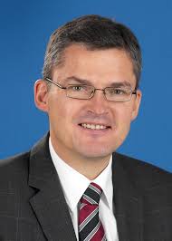 <b>Michael Sautter</b>, Fraktionschef der Grünen im Kreistag, hatte Kiesewetter in <b>...</b> - 28