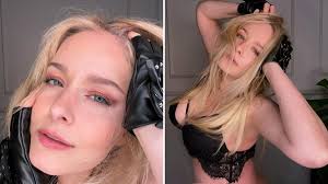 Luciana Vendramini publica cliques de lingerie e manda recado bem humorado: 'Tá frio hoje?'