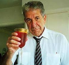 Viva Lux e Tenebris Lucet - leonard-cohen-never-drinks-wine