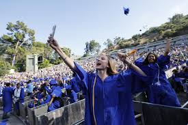 Palisades High Graduation: Hollywood Bowl a Bittersweet Victory After Fire - Imagen principal del artículo
