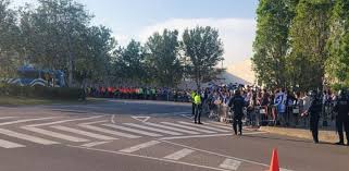 Así han recibido los aficionados al autocar del Espanyol