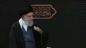 فیلم غافلگیری مسئولان و مردم در لحظه ورود رهبر انقلاب به بیت رهبری
