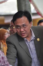 Bijak dan bersahaja merupakan salah satu ciri khas karakter Ronny Hermawan, saat ini ia menjabat sebagai Ketua Komisi B DPRD Kota Bekasi yang membidangi ... - profil