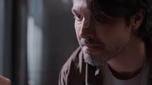 Três Graças: Paulinho é provocado sobre o pai e parte para cima de Ferette