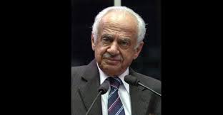 Pedro Simon afirma que o Brasil vive 'página mais triste da história'