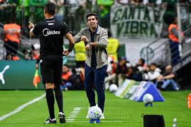 Abel escala Palmeiras com três zagueiros e sem Flaco López; veja time