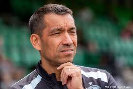 Van Bronckhorst tevreden over eerste week: ''De jongens zijn heel gretig''