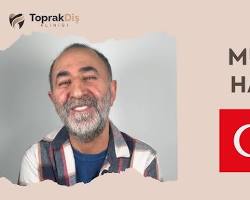Hasta Dentleon kliniğinden mutlu ayrılırken. resmi
