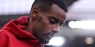Alexander Isak: Ebi yɛ Liverpool haw, Newcastle pɛnfoɔ kasa tia