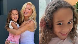 Karoline Lima rebate internauta que falou sobre o cabelo de Ceci, sua filha com Éder Militão: 'Mais bonito natural'
