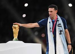 FIFAワールドカップで指揮を執る48人の監督たち
