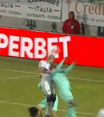 „Sunt uluit”. FOTO. Ce decizie a luat Florin Chivulete după faza controversată din careul celor de la UTA: „Mă îngheață”