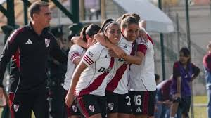 River goleó a Lanús y se subió a la cima en la Liga Femenina