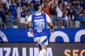 Com possível saída de Kauã Prates, Cruzeiro avalia contratar novo lateral-esquerdo