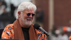 Legendary Giants broadcaster Mike Krukow to retire at season's end