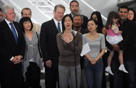 Résultat de recherche d'images pour "Euna Lee and Laura Ling"