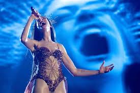 Anne Hathaway explains how Jessica Chastain inspired her 'possessed' “Mother Mary ”dance scene