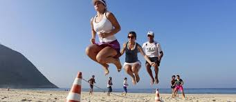 Resultado de imagem para fotos de treinamento funcional na praia