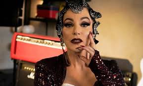 Funan a Lola Cortés por llorona e incongruente