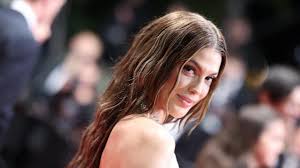 Cheveux de Rêve: Le Secret d'Iris Mittenaere enfin Révélé!