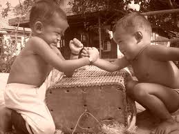 Hasil gambar untuk anak kecil bermain