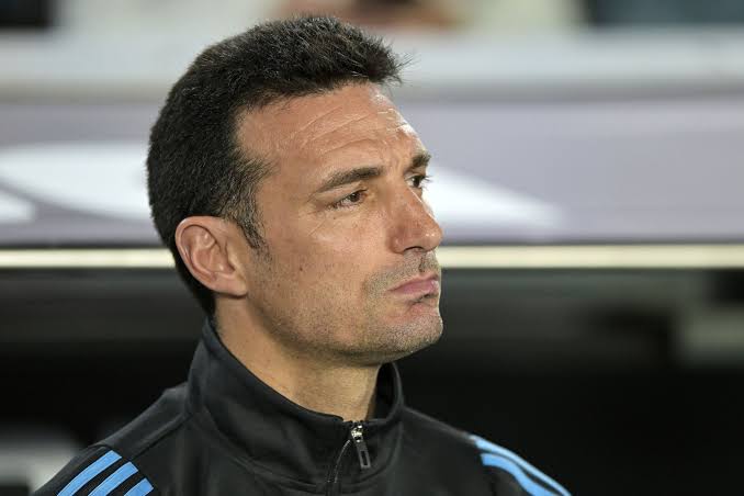 Lionel Scaloni names one Barcelona forward among the three best players in the world