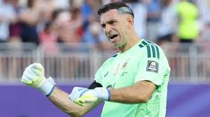 Dibu Martínez, jugador de Argentina: "Yo no quería irme a Inglaterra a mis 16 años. Vi a mi papá llorando por no poder pagar las facturas"