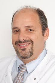 Dr. Nikos Fersis, Chefarzt der Klinik für Frauenheilkunde und Geburtshilfe ...