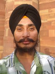 He is a trained speaker, Punjabi teacher and singer. Parmeet Singh co-manages the Hoshangabad centre with Jatinder Singh. - c2